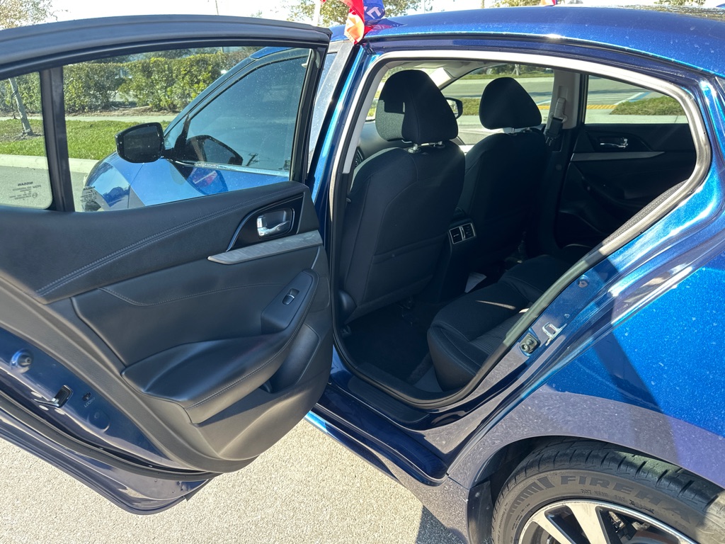 Photo 13 of this NISSAN MAXIMA