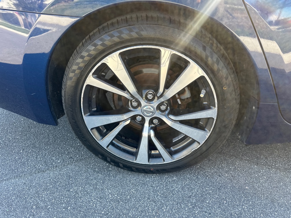 Photo 12 of this NISSAN MAXIMA