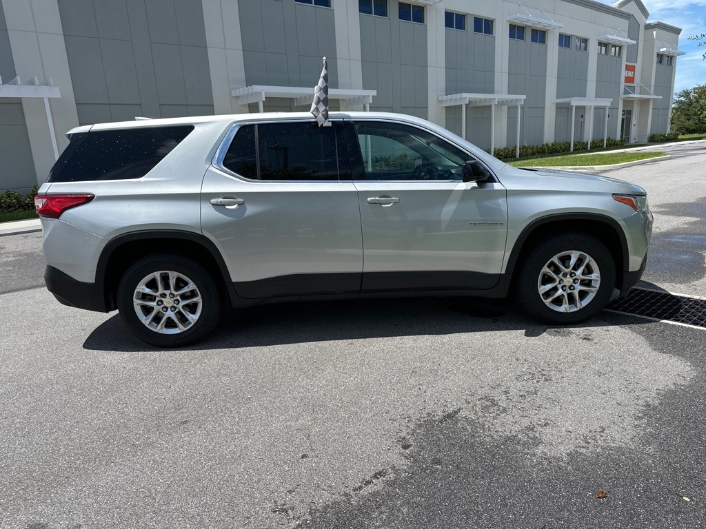 Photo 4 of this CHEVROLET TRAVERSE