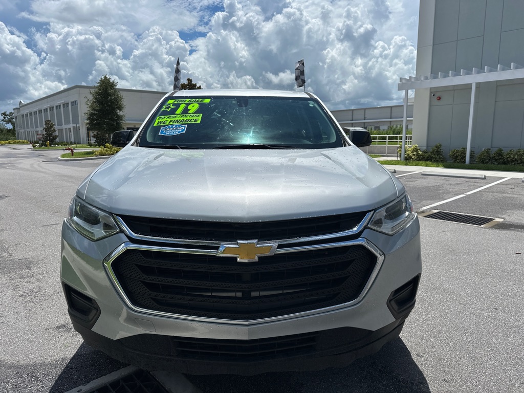Photo 2 of this CHEVROLET TRAVERSE