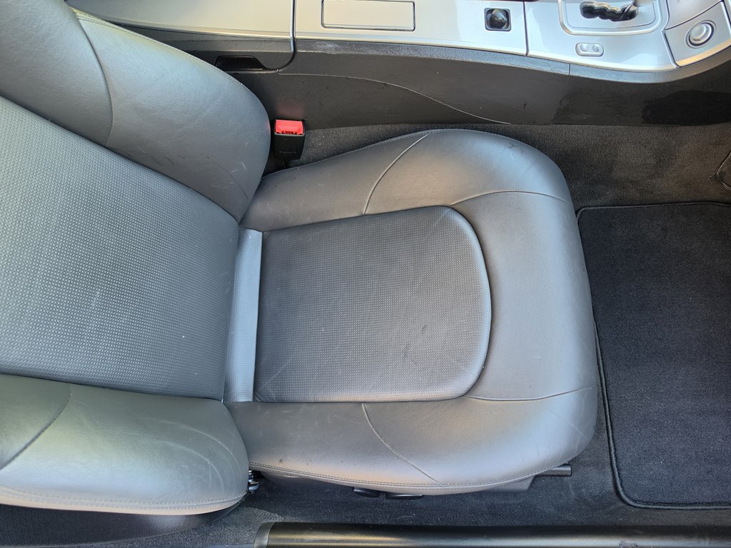 Photo 27 of this CHRYSLER CROSSFIRE