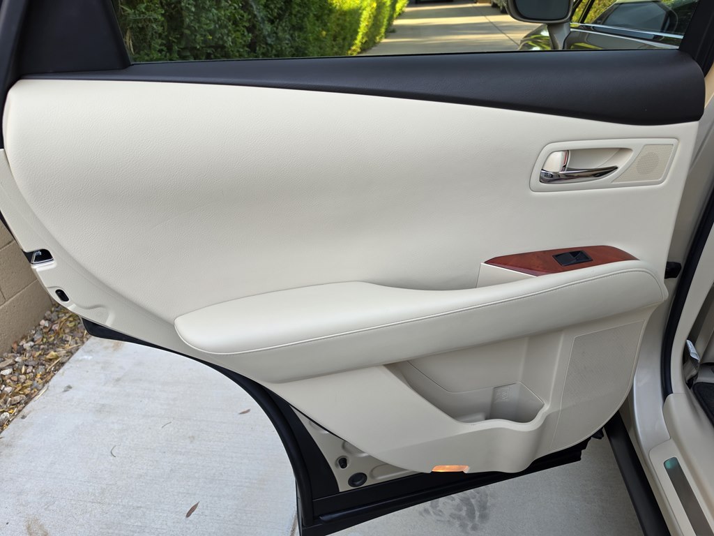 Photo 35 of this LEXUS RX 350