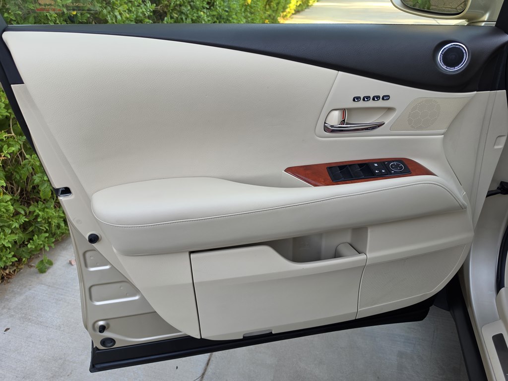 Photo 37 of this LEXUS RX 350