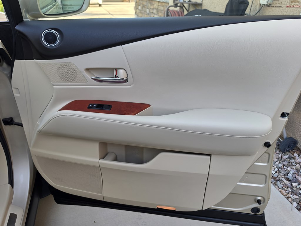 Photo 31 of this LEXUS RX 350