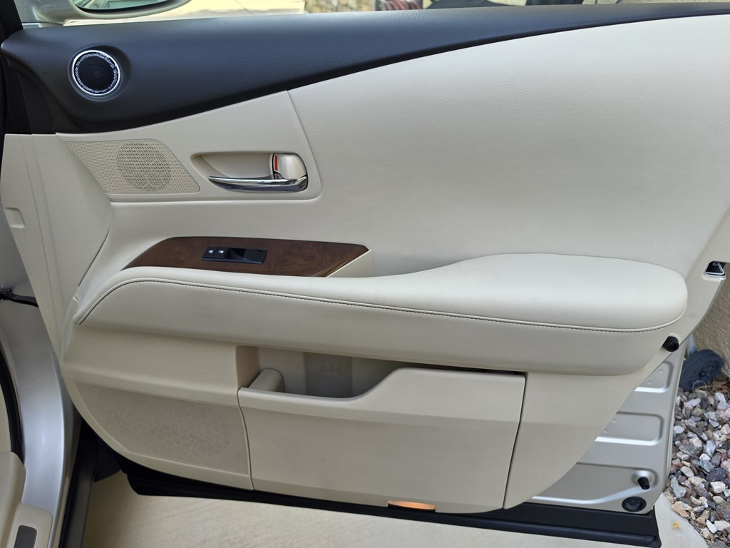 Photo 28 of this LEXUS RX 350