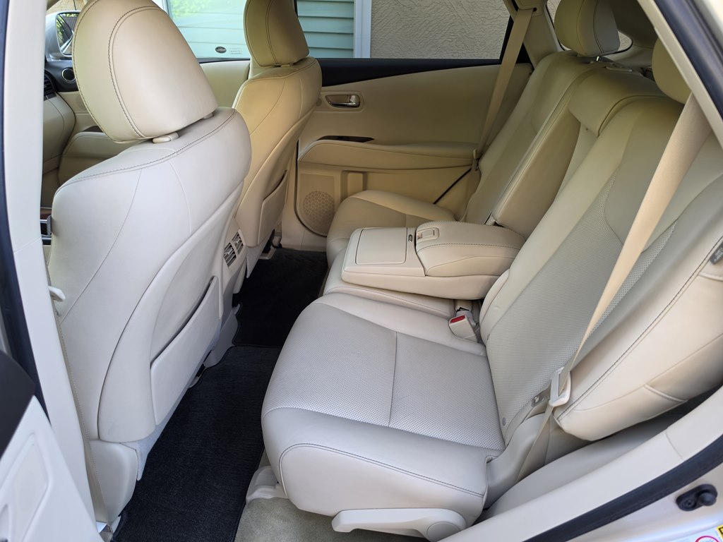 Photo 32 of this LEXUS RX 350
