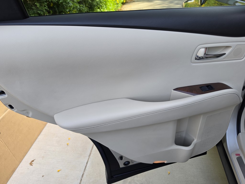 Photo 33 of this LEXUS RX 350