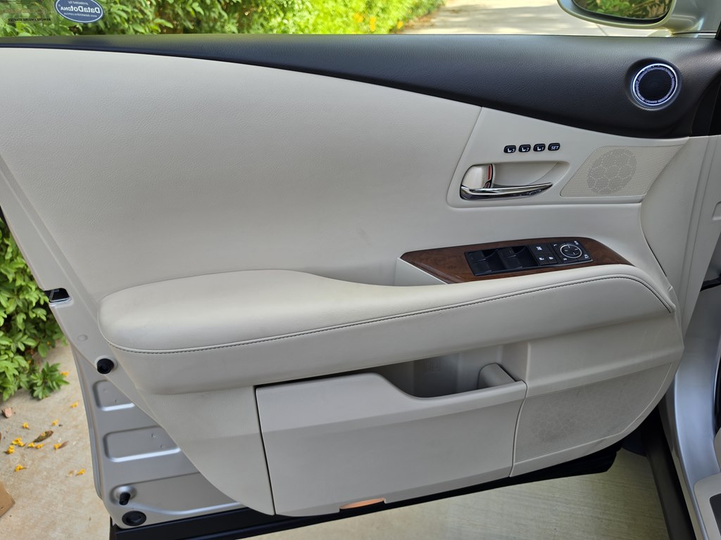 Photo 37 of this LEXUS RX 350