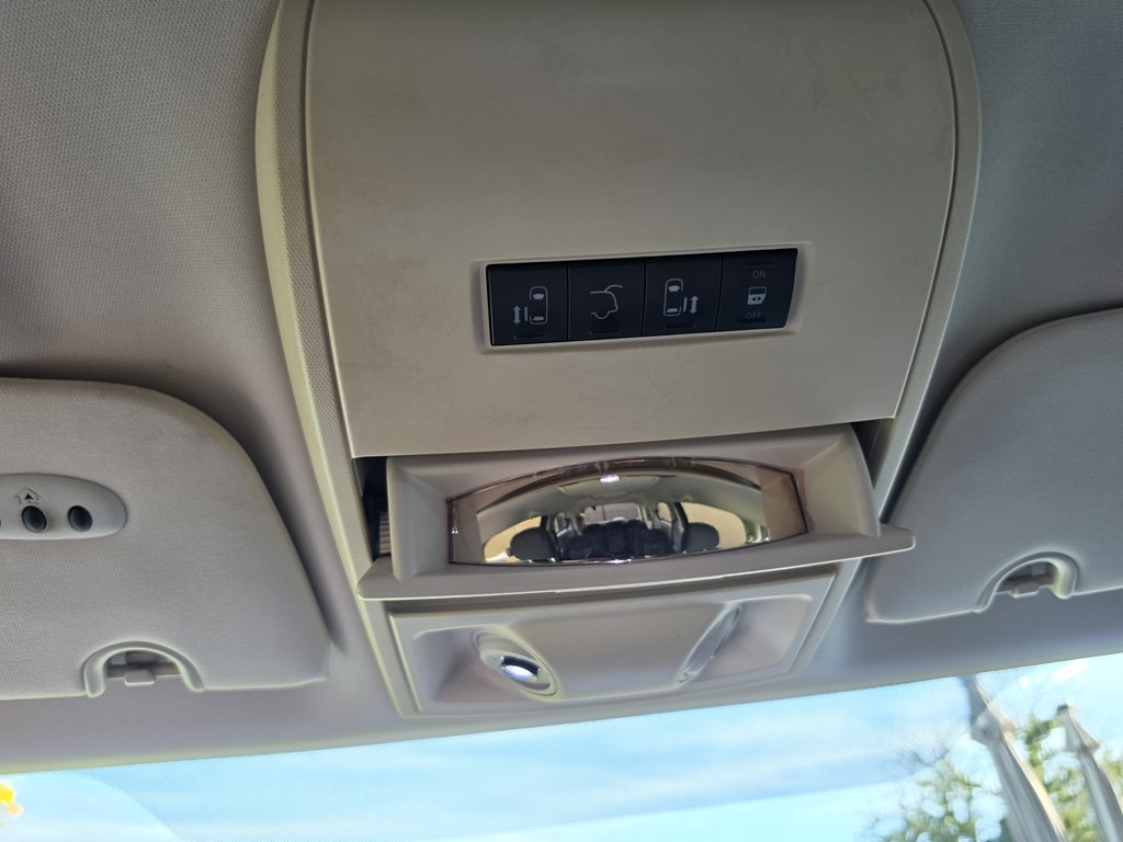 Photo 47 of this DODGE GRAND CARAVAN