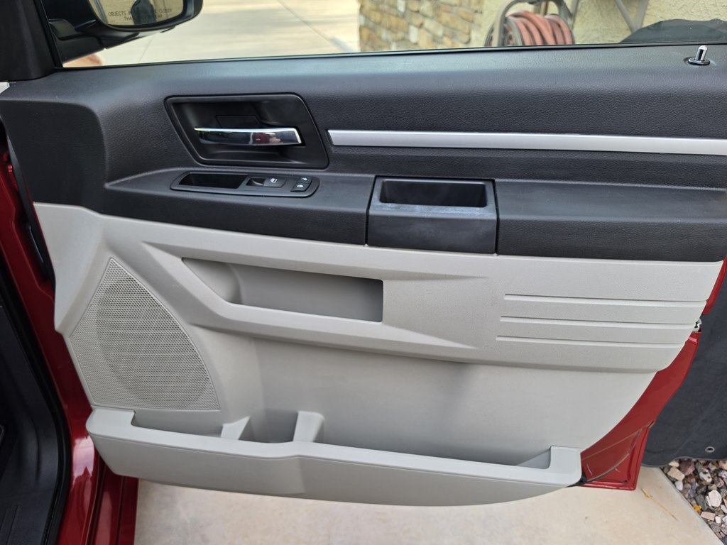 Photo 28 of this DODGE GRAND CARAVAN