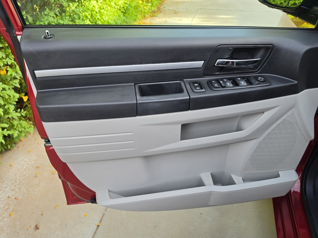 Photo 36 of this DODGE GRAND CARAVAN
