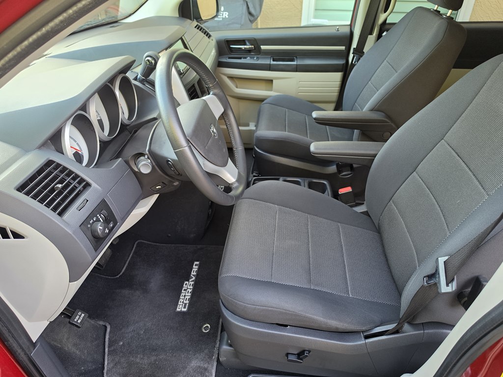 Photo 33 of this DODGE GRAND CARAVAN
