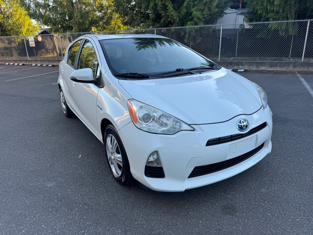 View vehicle photo 3