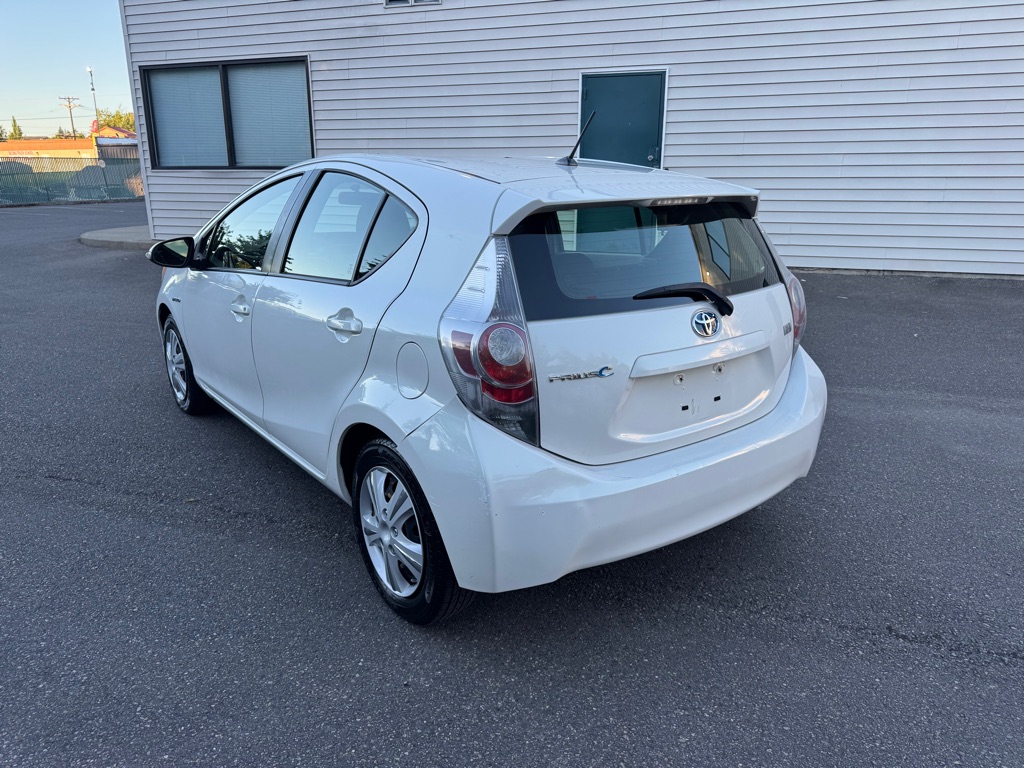 View vehicle photo 7