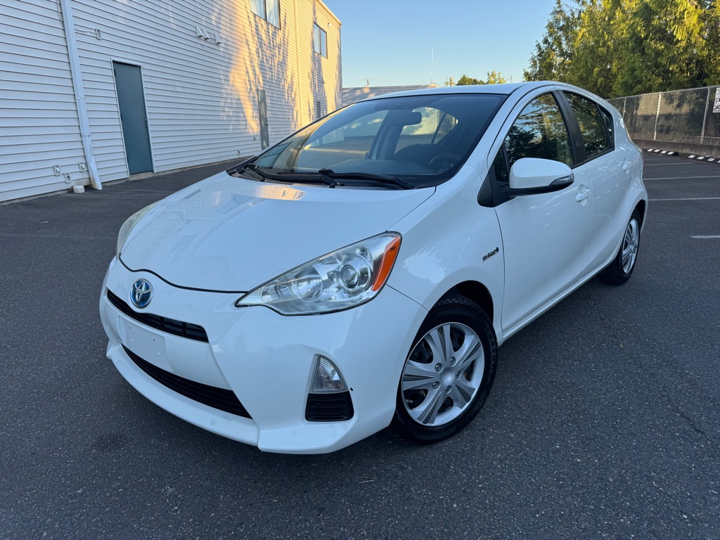 White 2014 Toyota Prius c Hatchback Front-Wheel Drive Continuously Variable Transmission