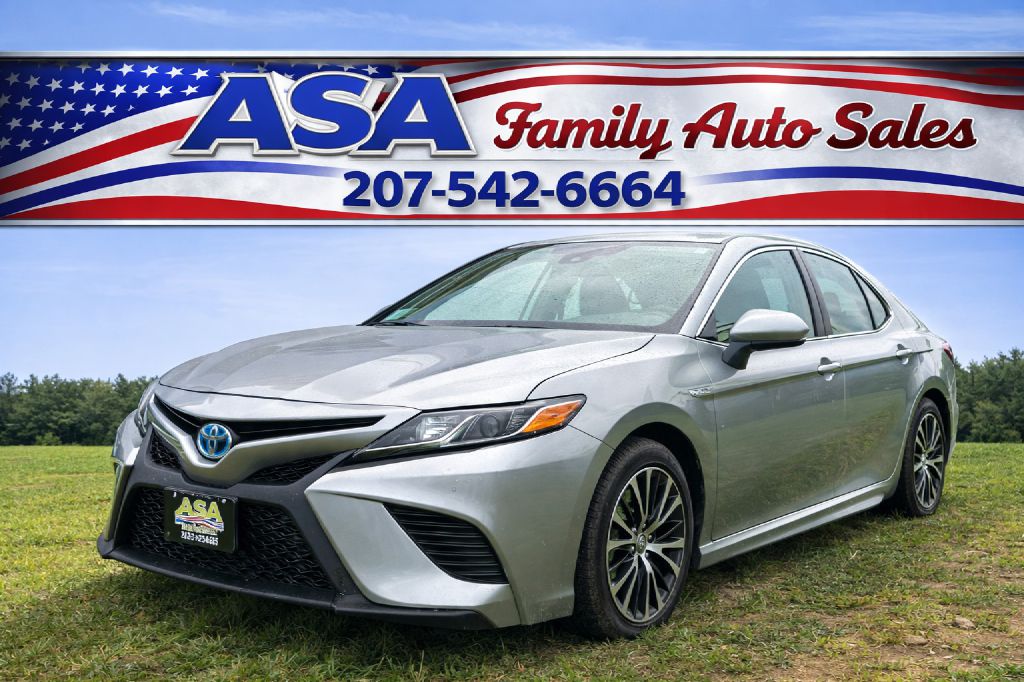 2020 Toyota Camry SE's photo