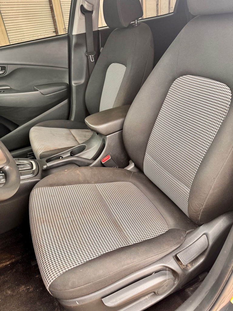 Photo 11 of this HYUNDAI KONA