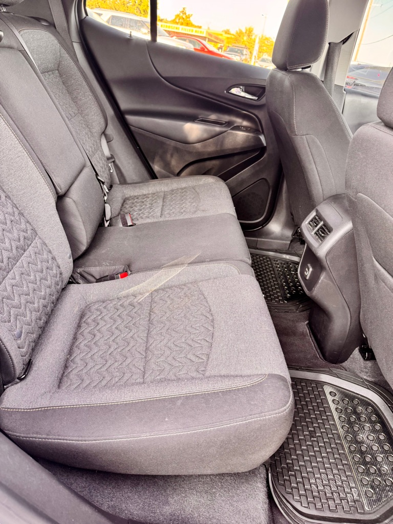 Photo 15 of this CHEVROLET EQUINOX