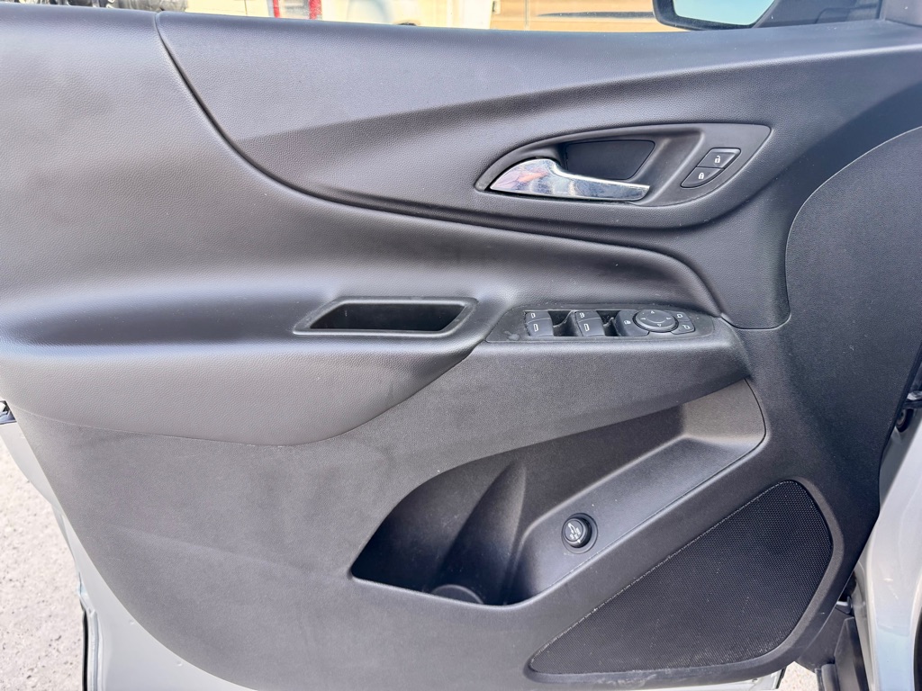 Photo 10 of this CHEVROLET EQUINOX