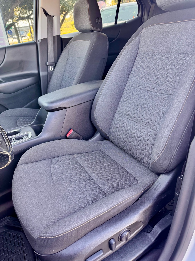 Photo 11 of this CHEVROLET EQUINOX