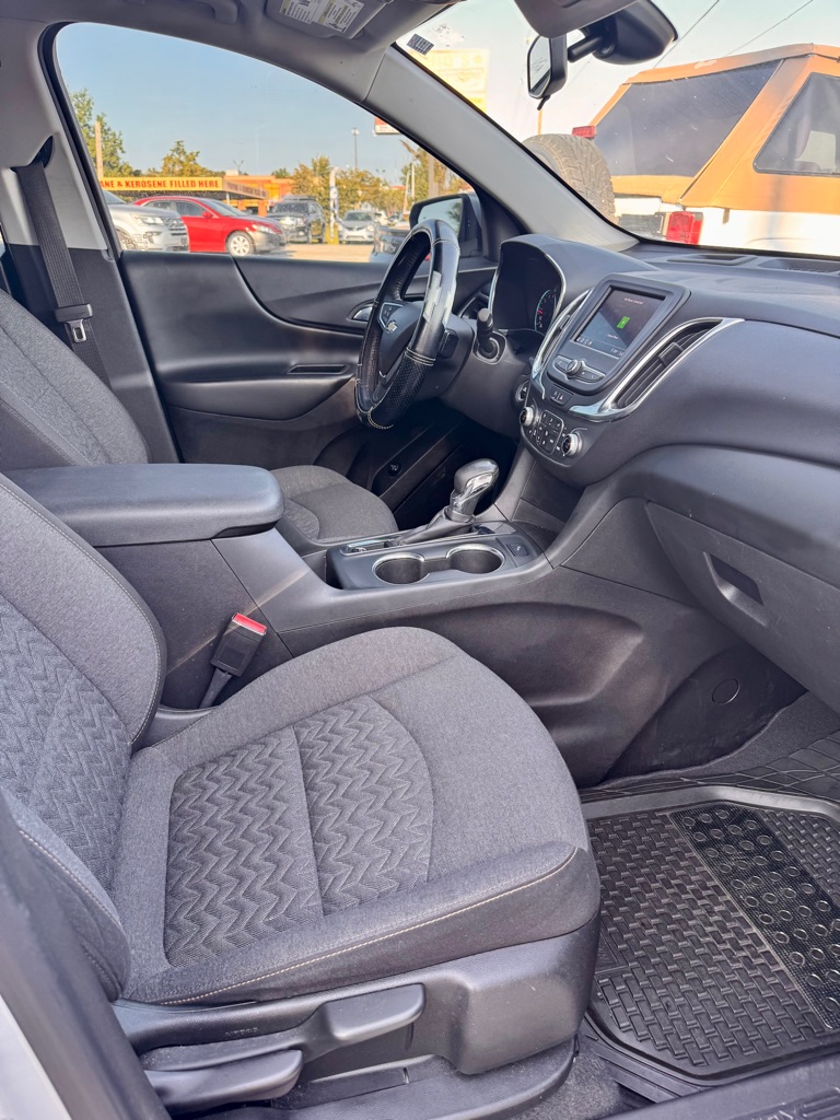 Photo 13 of this CHEVROLET EQUINOX