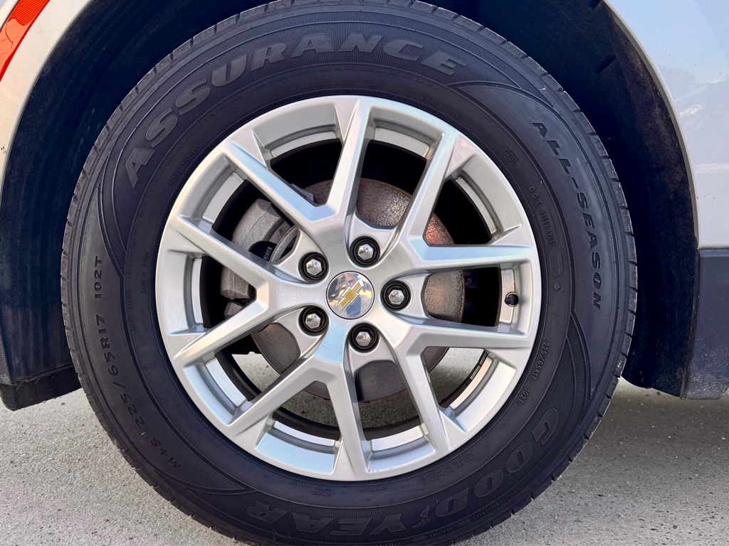 Photo 9 of this CHEVROLET EQUINOX