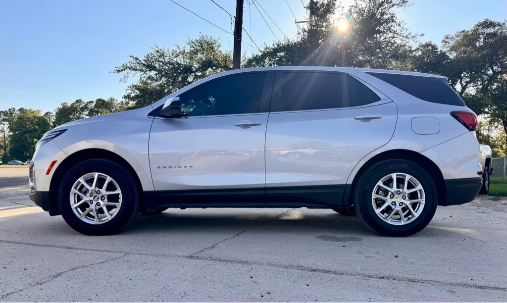 Photo 8 of this CHEVROLET EQUINOX