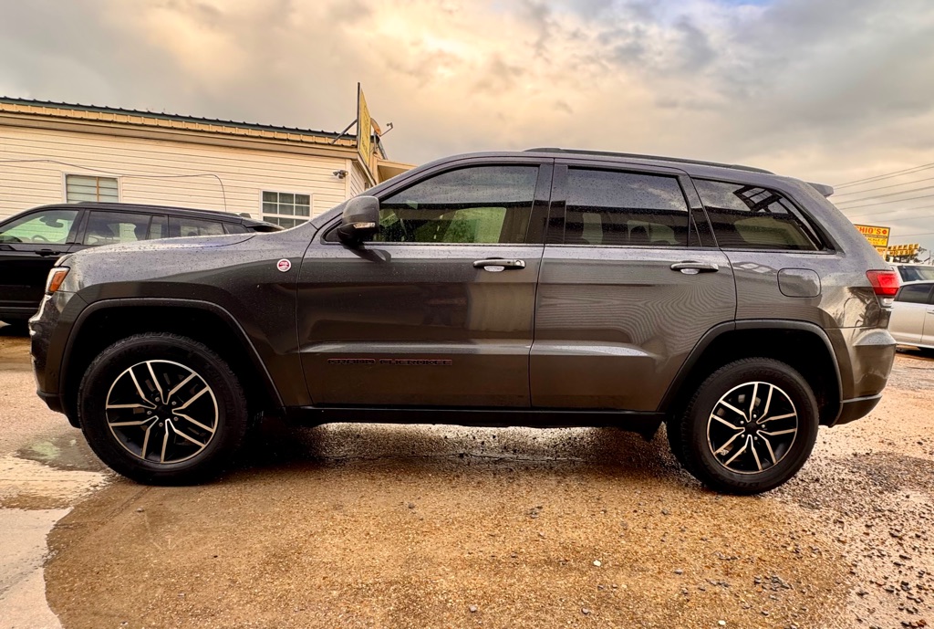 Photo 8 of this JEEP GRAND CHEROKEE