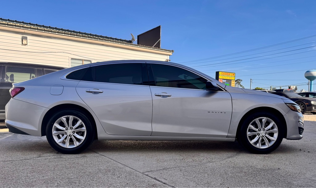 Photo 4 of this CHEVROLET MALIBU