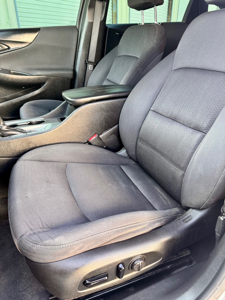 Photo 11 of this CHEVROLET MALIBU