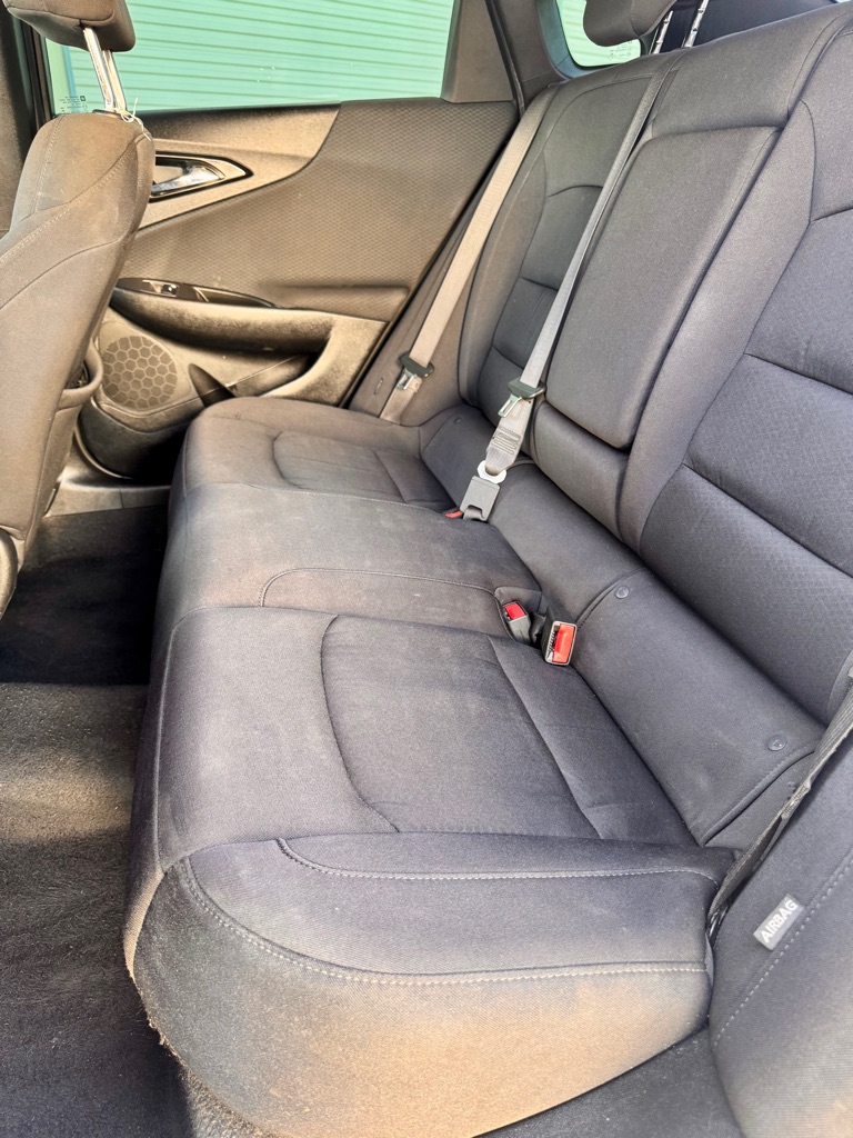 Photo 14 of this CHEVROLET MALIBU