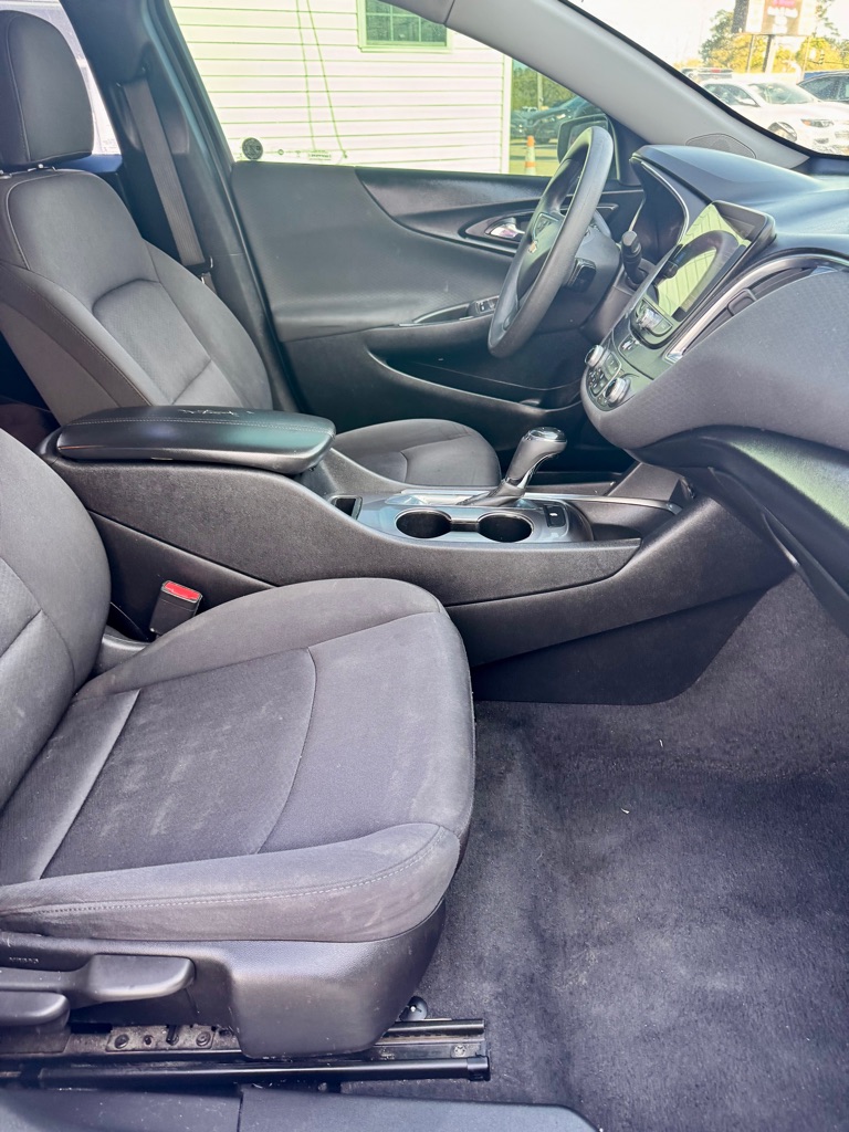 Photo 13 of this CHEVROLET MALIBU