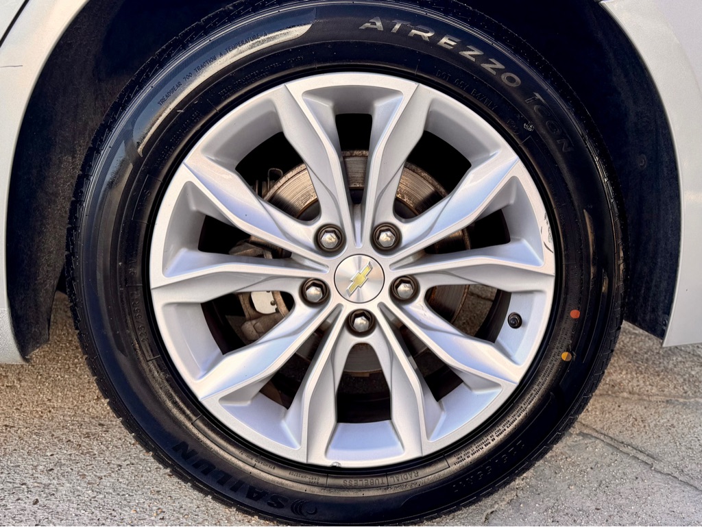 Photo 9 of this CHEVROLET MALIBU