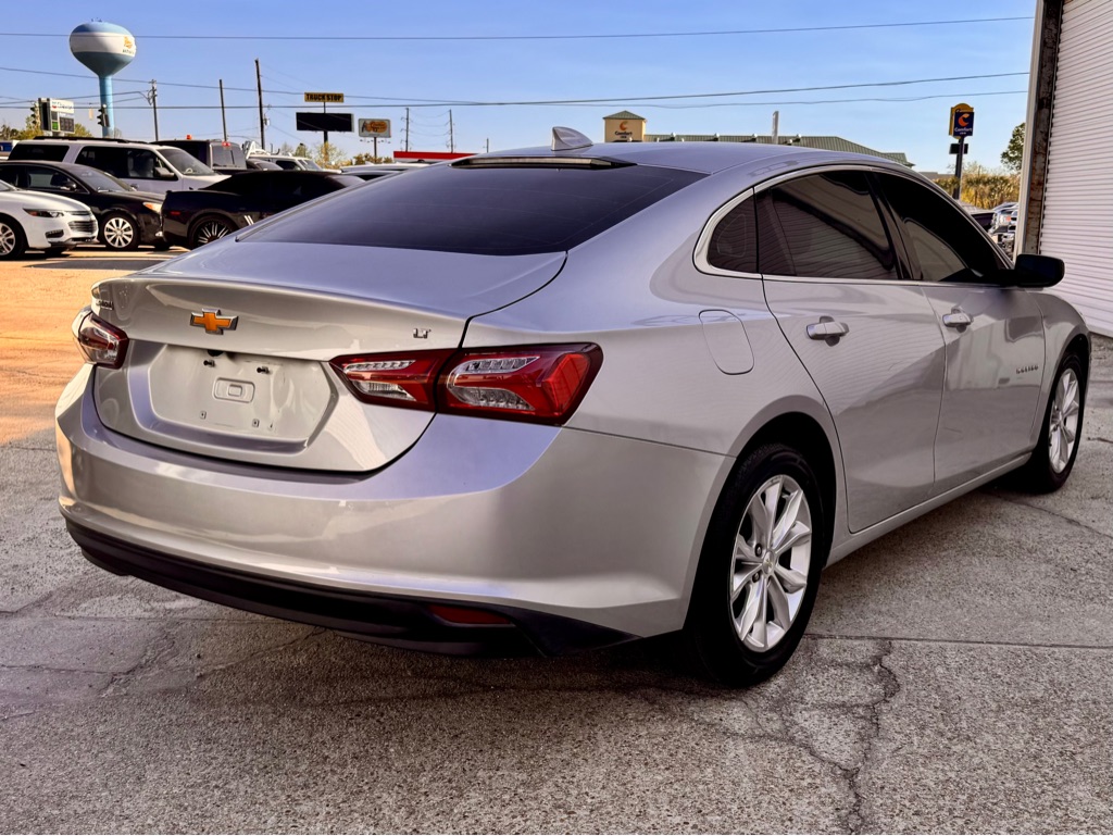 Photo 5 of this CHEVROLET MALIBU