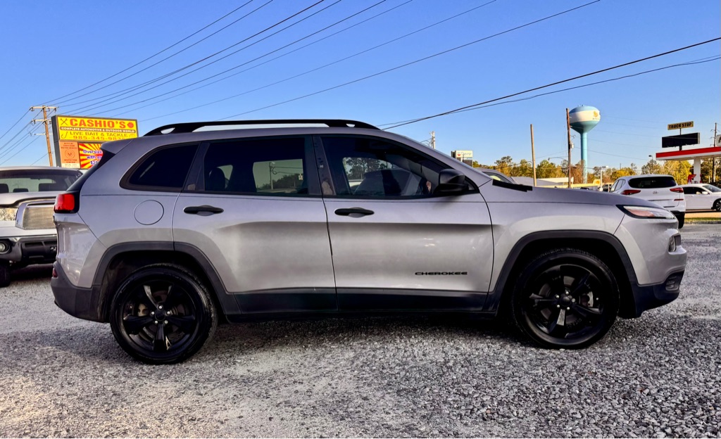 Photo 4 of this JEEP CHEROKEE