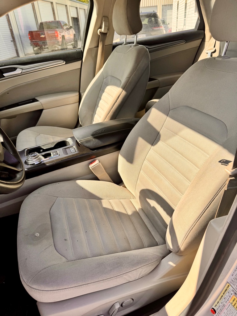 Photo 11 of this FORD FUSION
