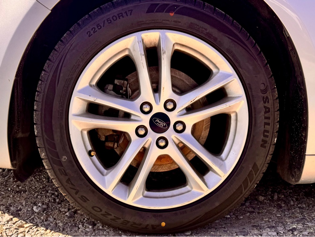 Photo 9 of this FORD FUSION