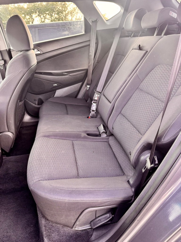 Photo 9 of this HYUNDAI TUCSON