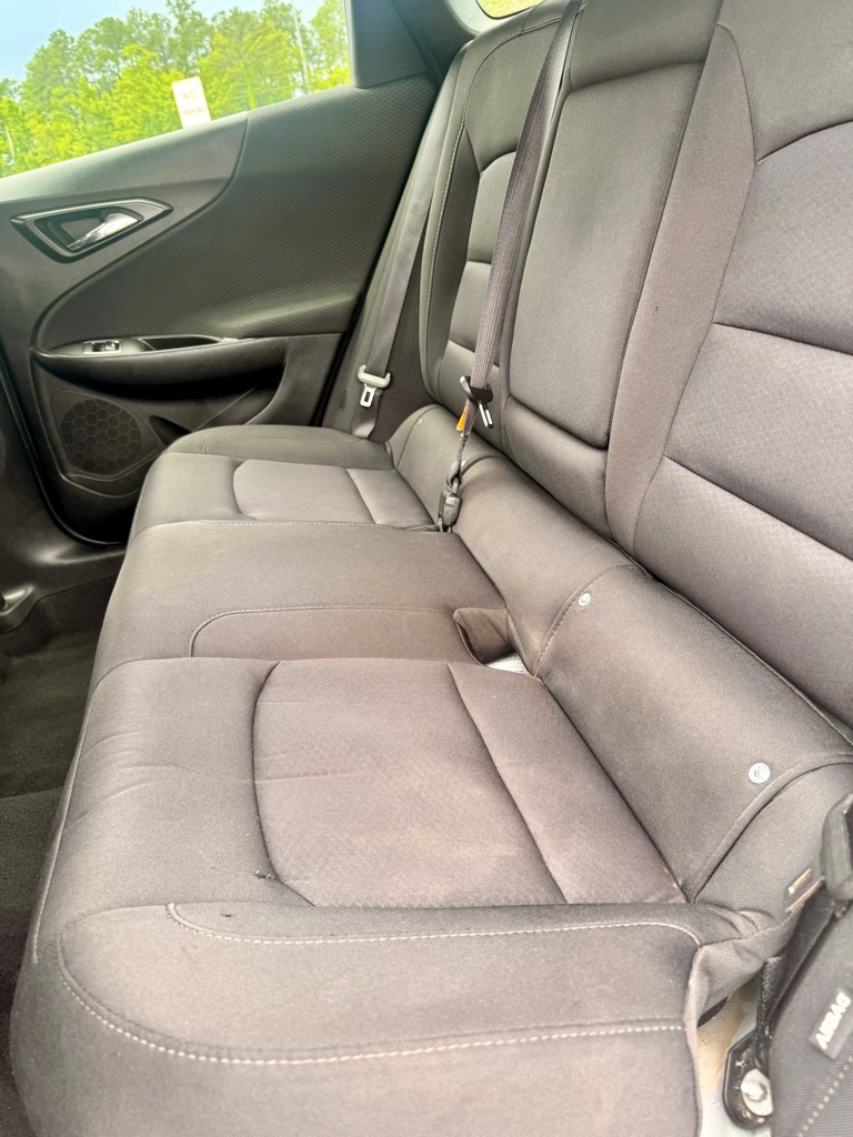 Photo 9 of this CHEVROLET MALIBU