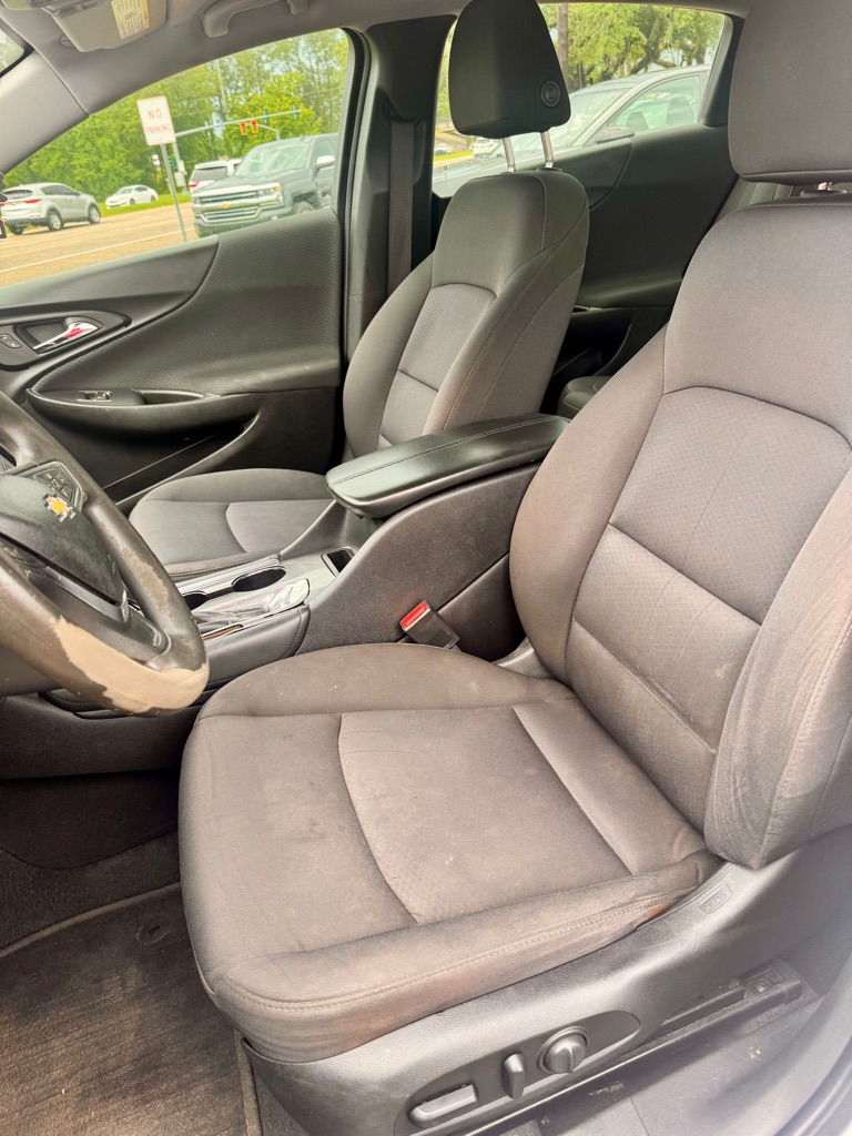 Photo 6 of this CHEVROLET MALIBU