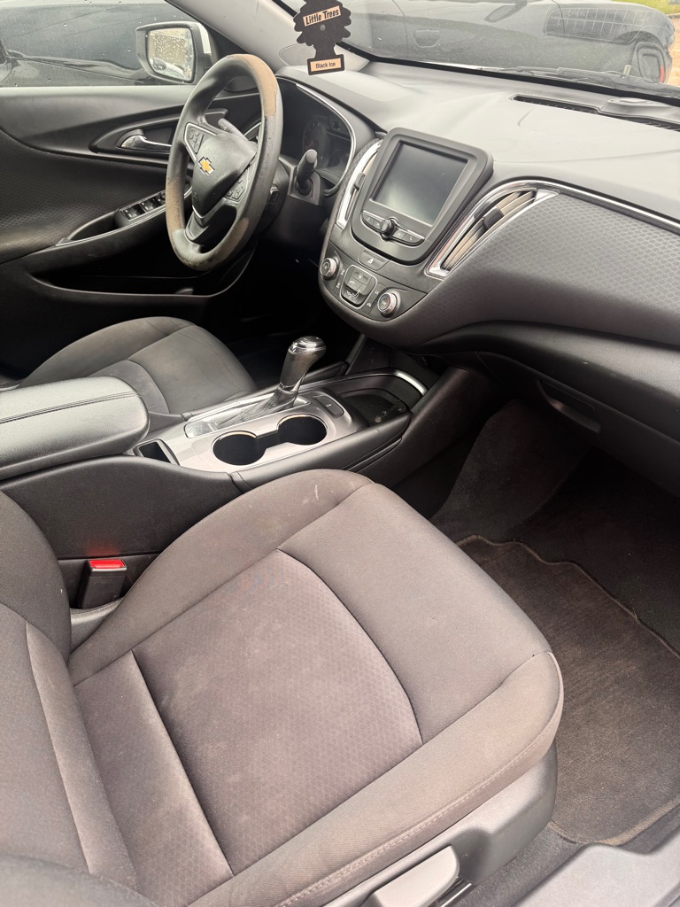 Photo 7 of this CHEVROLET MALIBU