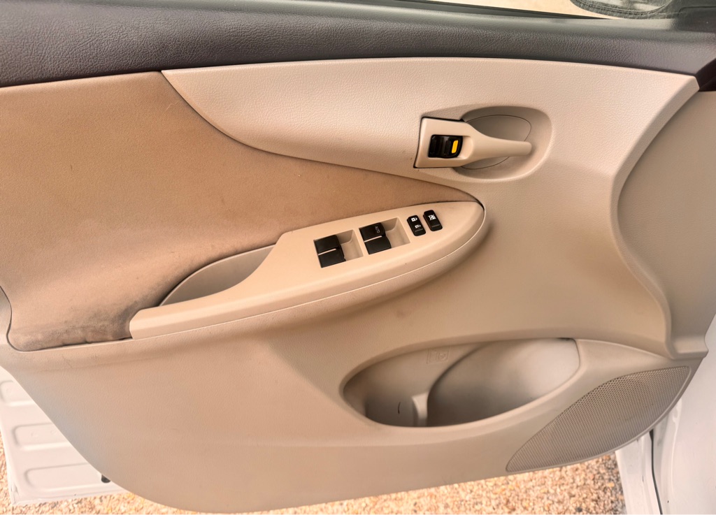 Photo 7 of this TOYOTA COROLLA