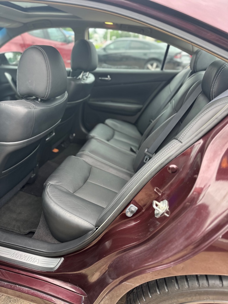 Photo 8 of this NISSAN MAXIMA