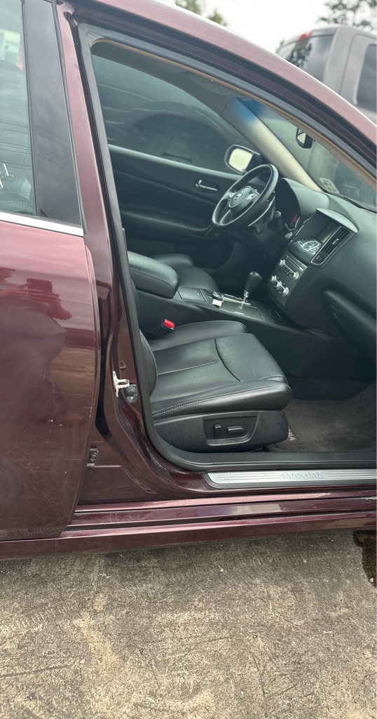 Photo 6 of this NISSAN MAXIMA