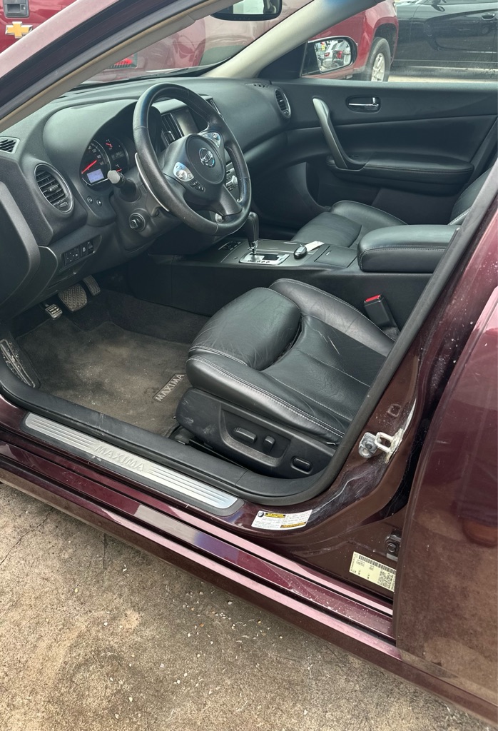 Photo 9 of this NISSAN MAXIMA