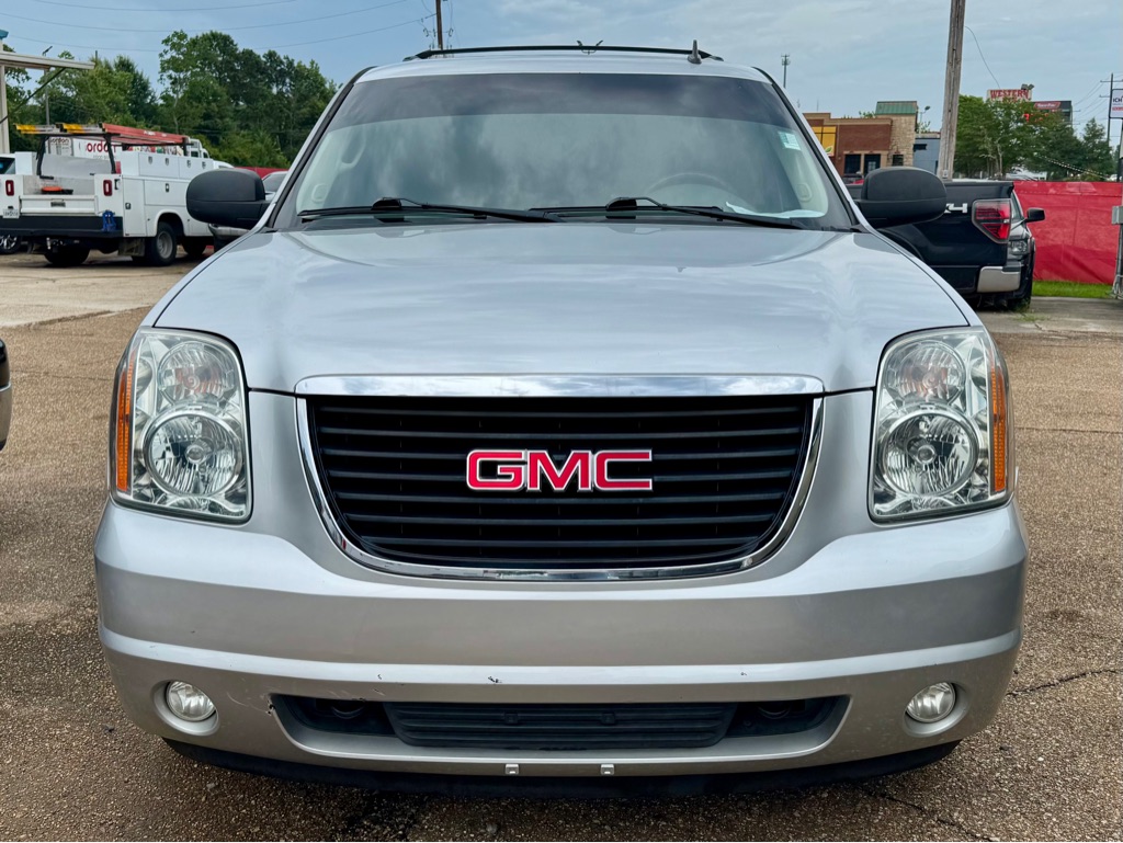 Photo 2 of this GMC YUKON