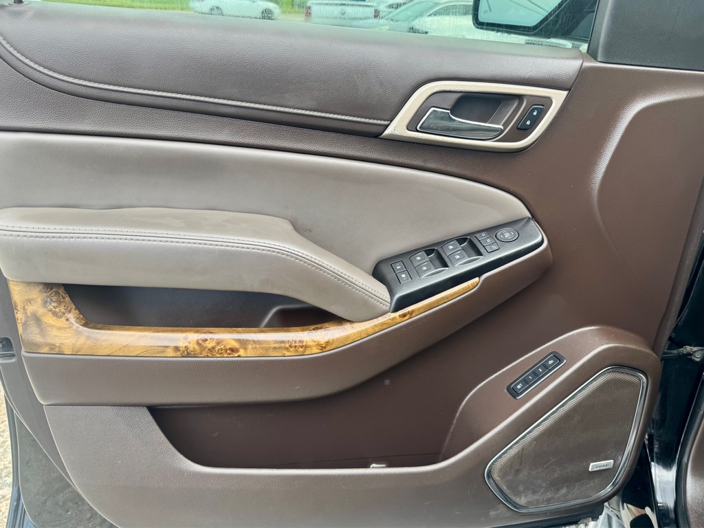 Photo 10 of this GMC YUKON