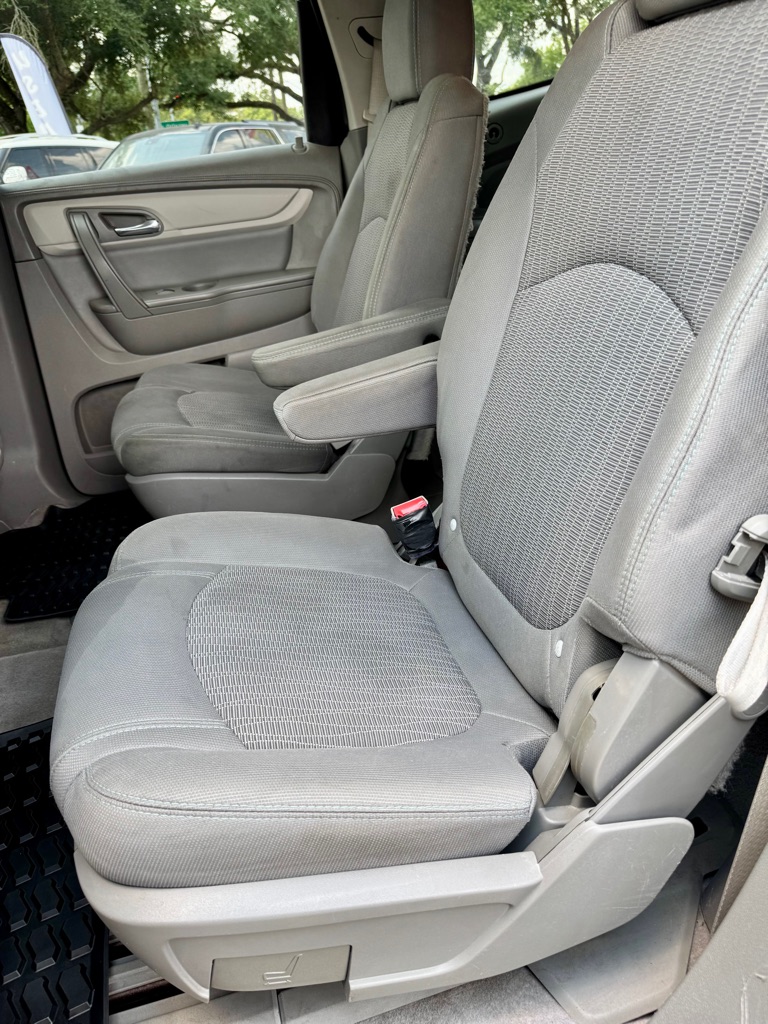 Photo 14 of this CHEVROLET TRAVERSE