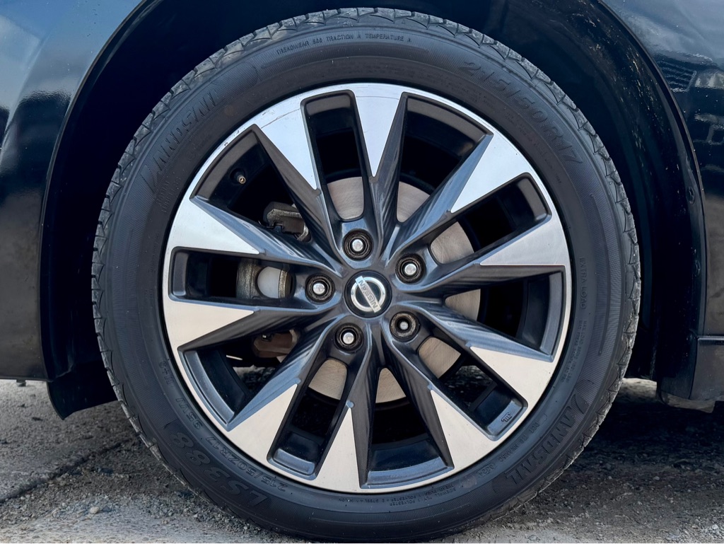 Photo 9 of this NISSAN SENTRA