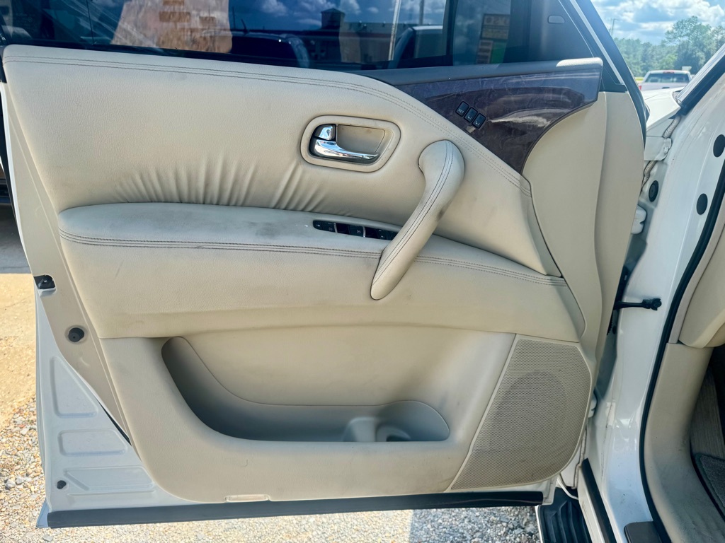 Photo 10 of this INFINITI QX80